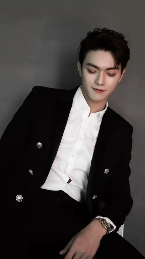 许凯cr.-八点半贩卖 - 堆糖,美图壁纸兴趣社区