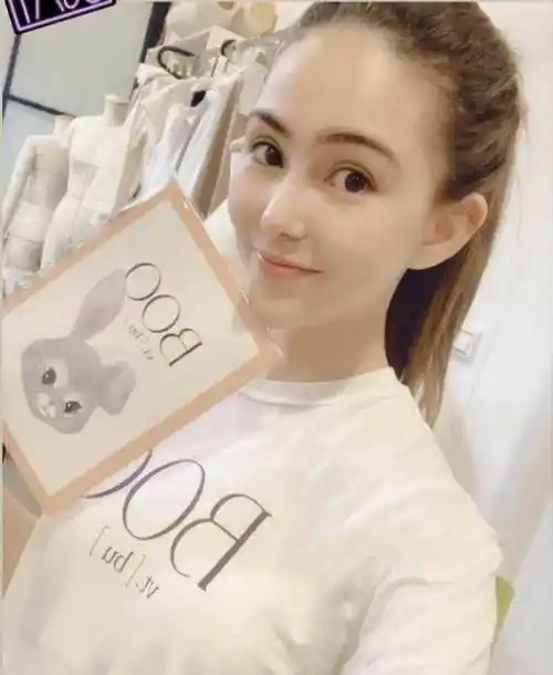 昆凌结婚5年依旧不敢胖,小码衣服都撑不起来_身材_显得_外套