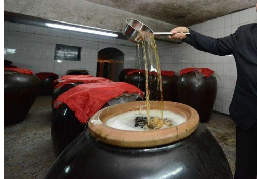 土豪豪宅自挖酒窖是怎么回事?白酒一定要挖地窖保存吗?白酒要怎么保存