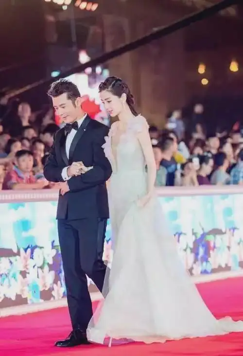 网曝黄晓明婚内出轨古力娜扎太离谱了