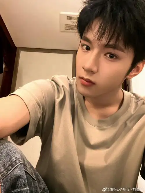 青年演员刘耀文##刘耀文炫迈品牌全球代言人