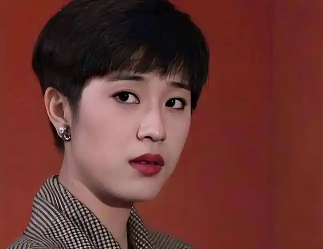 港圈公认的10位短发美女,有人颜值比男生都要帅,网红脸拿什么比