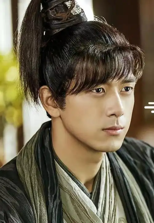 李现古装造型太有特点新剧来袭热度不断默默耕耘终有收获