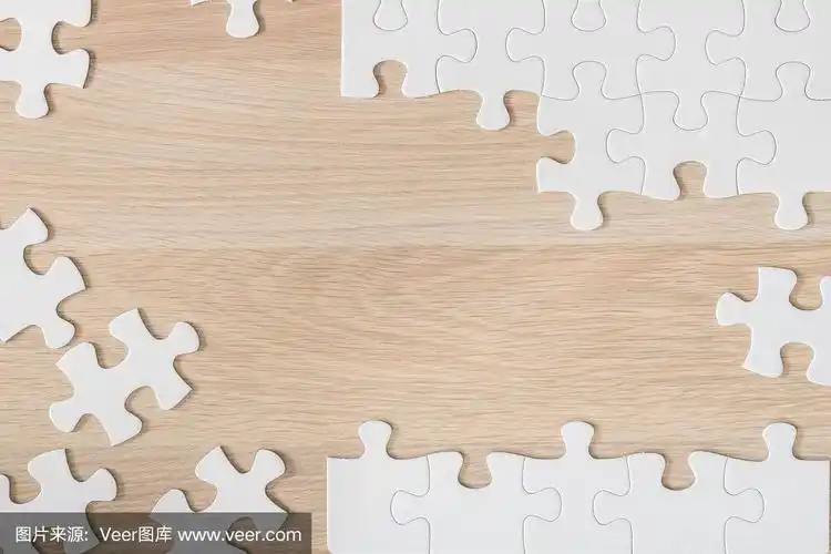 拼图游戏上的一块浅奶油棕色的木头纹理背景