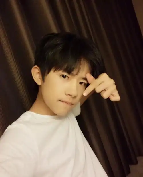 听说,谁都拯救不了的易烊千玺自拍?