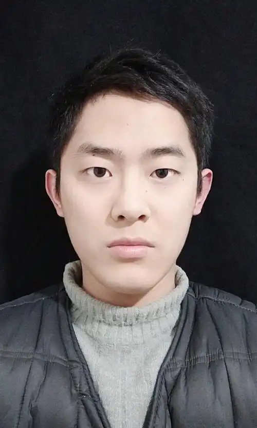 男生冬天的照片,照片是平贺小豪