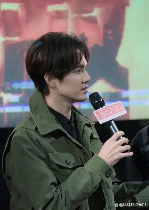 中国香港的钟汉良,在演艺界享有盛誉,曾获得多项重要奖项的肯定,他的