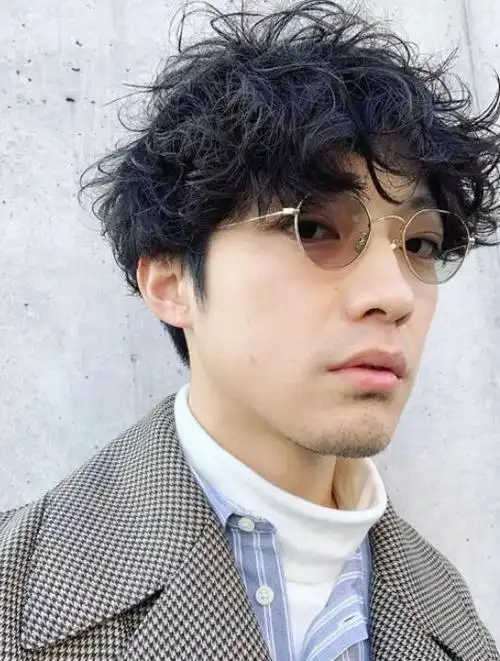 卷发发型中短发男生,最适合男生的卷发发型