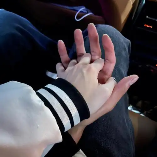 要和男朋友拍好多好多牵手照