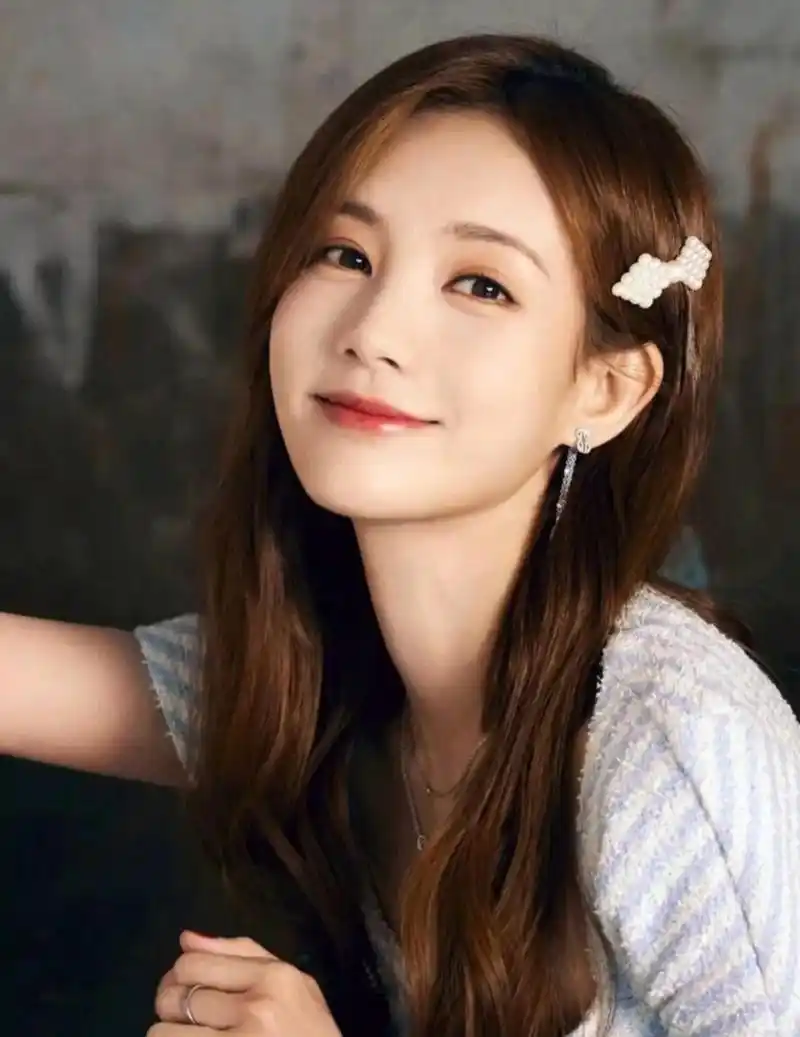 看李一桐笑的甜美可爱动人!#李一桐# #娱乐