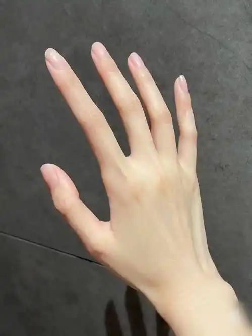 手黑怎么变白最有效内调加外敷让你的双手变得白嫩