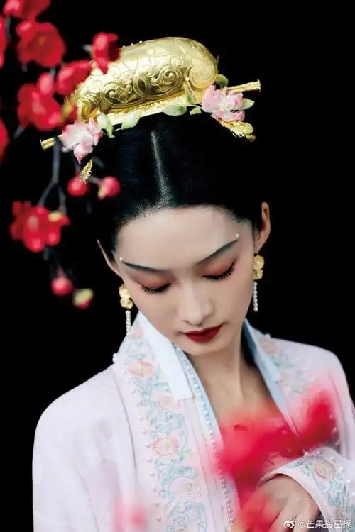 李沁春晚宋韵古装大片##李沁好漂亮