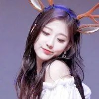 今年最火女明星超好看的照片头像点击鼠标右键下载