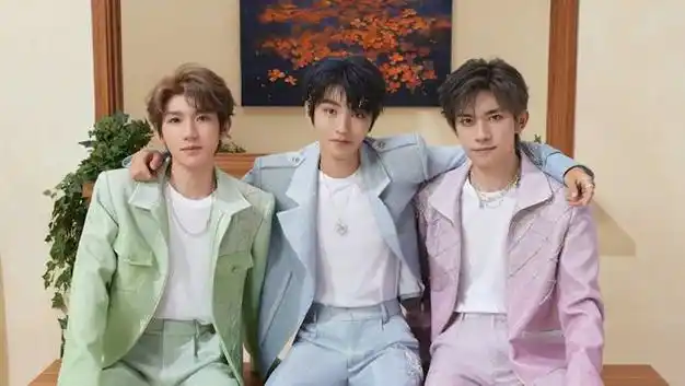 内地男团tfboys队长王俊凯,除了唱而优则演之外,其温柔谦逊的个性亦