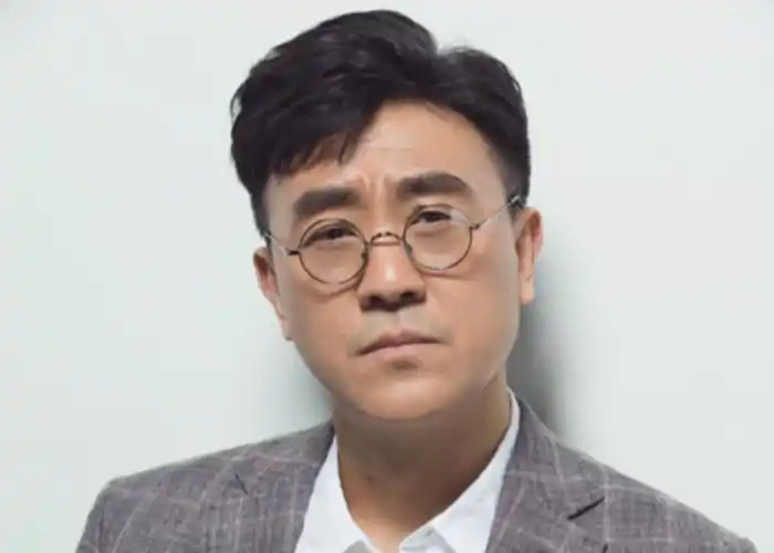 何冰高清写真上线 演绎绅士随性