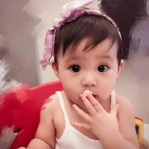 贾静雯女儿咘咘,快被萌到融化了,尤其那对大眼睛