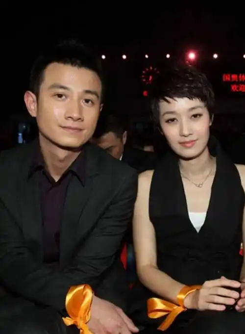 离婚4年,文章终于"活"明白了_马伊琍_转型_女友