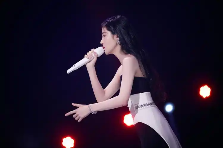 张碧晨登《谁是宝藏歌手》,《孤独患者》神仙合唱