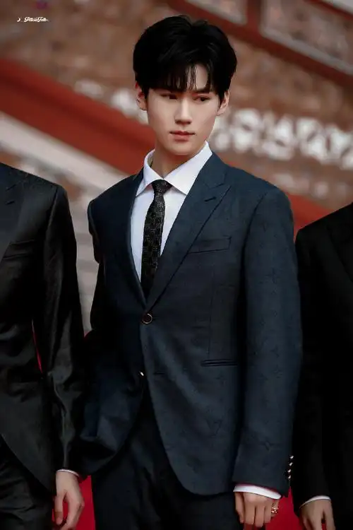3738西装真源好帅好帅@时代少年团-张真源#张真源北影节红毯生图