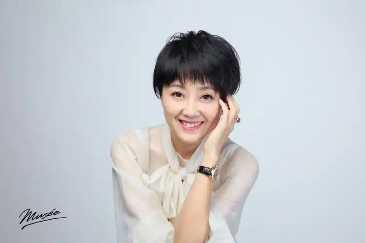 p>倪琳,女,是节目主持人,祖籍 a target="_blank" href="/item/江苏