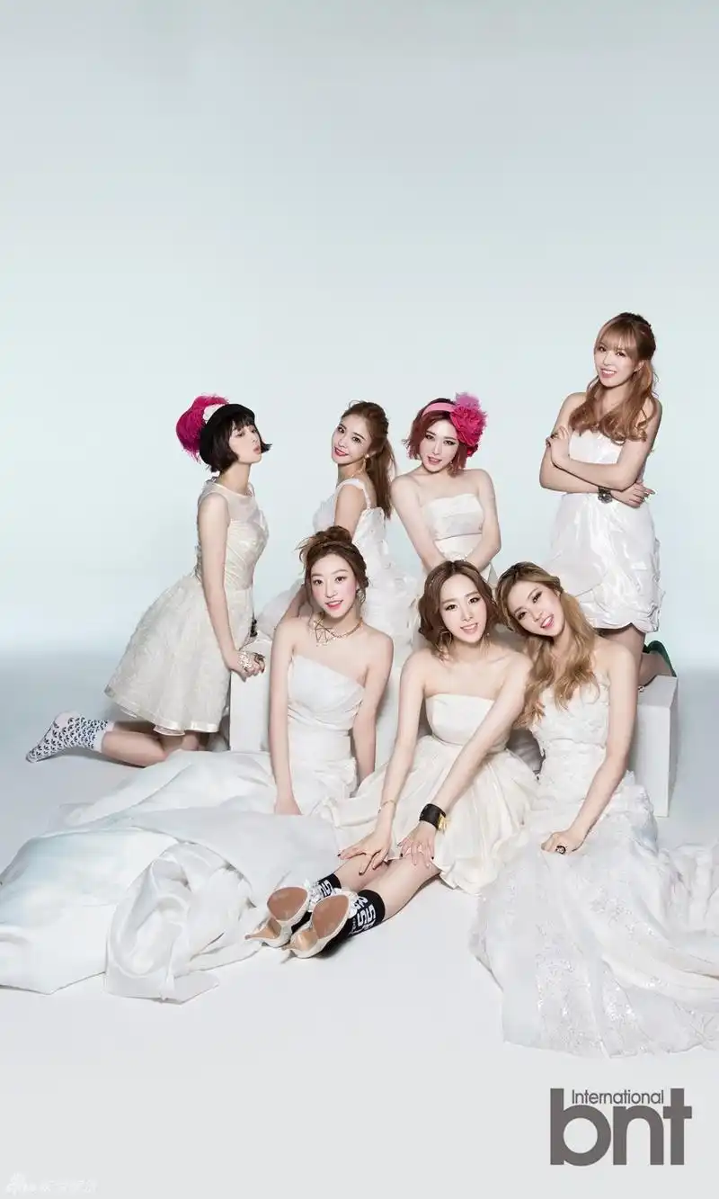 组图韩女团sonamoo拍写真白纱裙飘逸梦幻