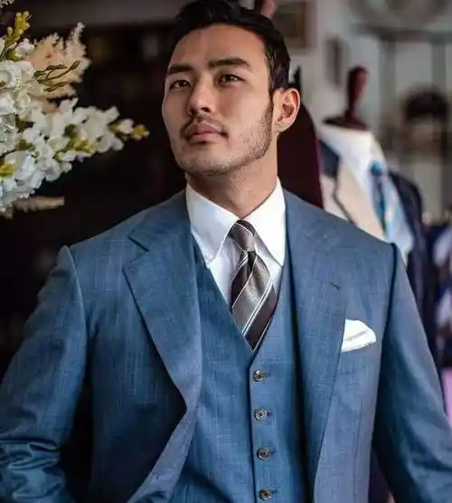 这个有着络腮胡的男模好阳刚,男人味十足的他,肌肉如刀刻_健身_运动