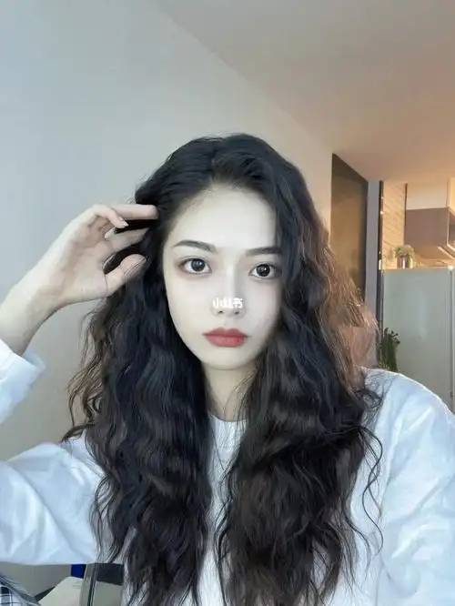 法式烫发巨显颅顶蓬松