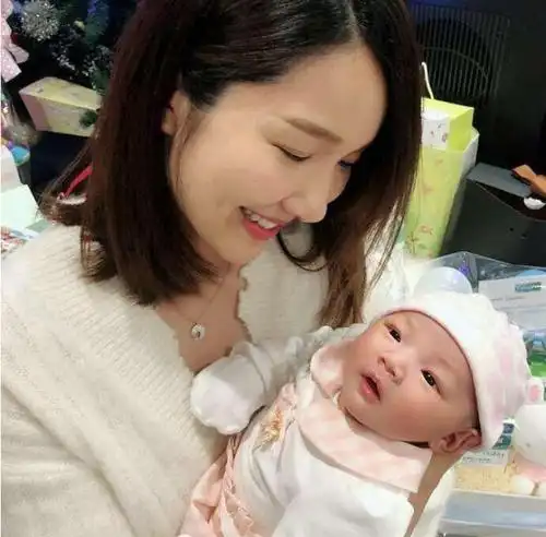 王祖蓝女儿近照 女儿像李亚男王祖蓝表示终于松了一口气