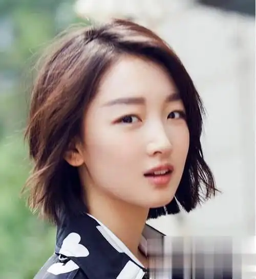 周冬雨短发发型盘点造型百变散发与众不同的魅力