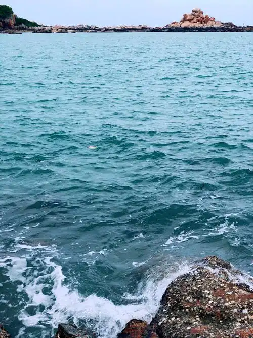 夏日的大海总是那么蔚蓝