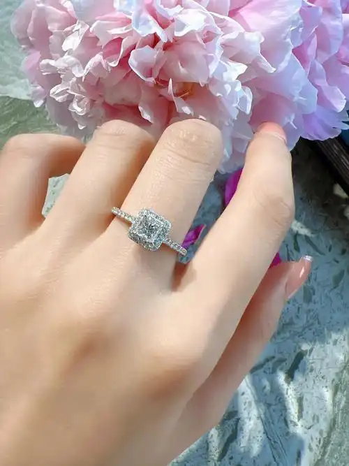 台面很显大高品质配钻,小预算婚戒可挑#宝藏饰品大公开  #钻戒  #钻石