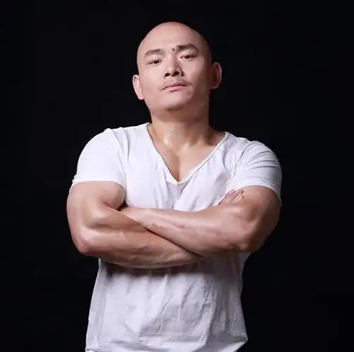 谁是最强壮的人余辛十年磨一剑中国大力士运动即将腾飞