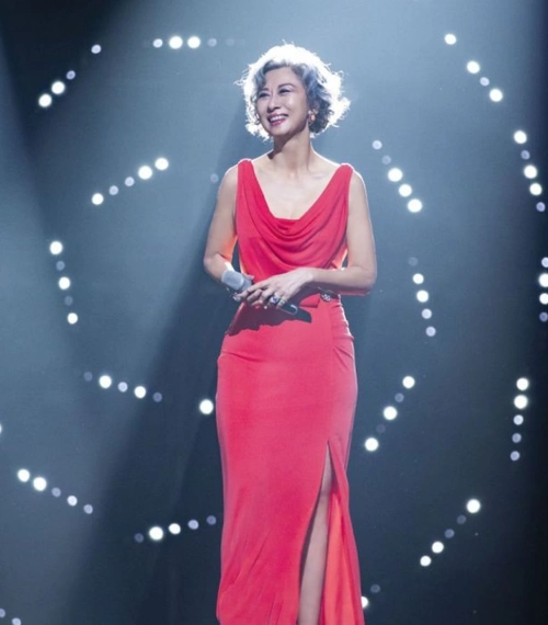 后,近来的节目中,安排林子祥,叶倩文上演夫妻对战,林子祥选唱《耀