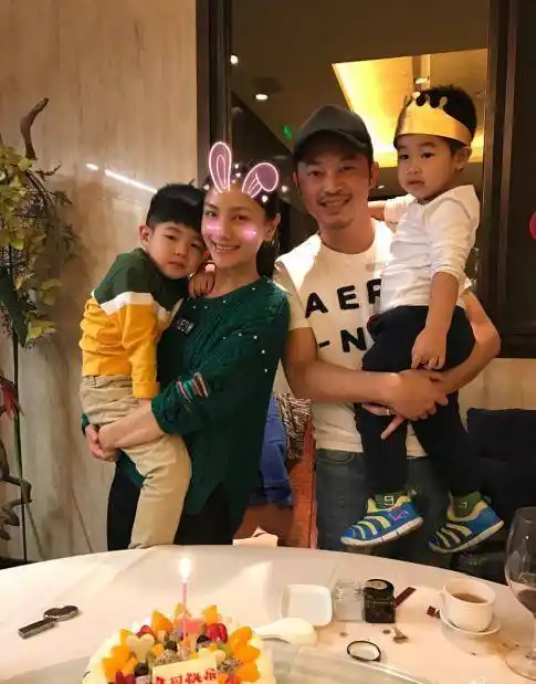 明星没看镜头的样子:范冰冰是看错 鹿晗是真找不到