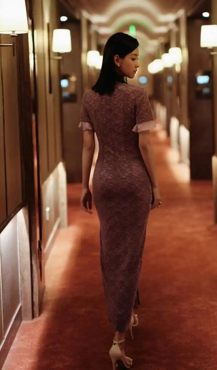 陈都灵国风旗袍写真,既展现曼妙的身材又有知书达礼的气质!