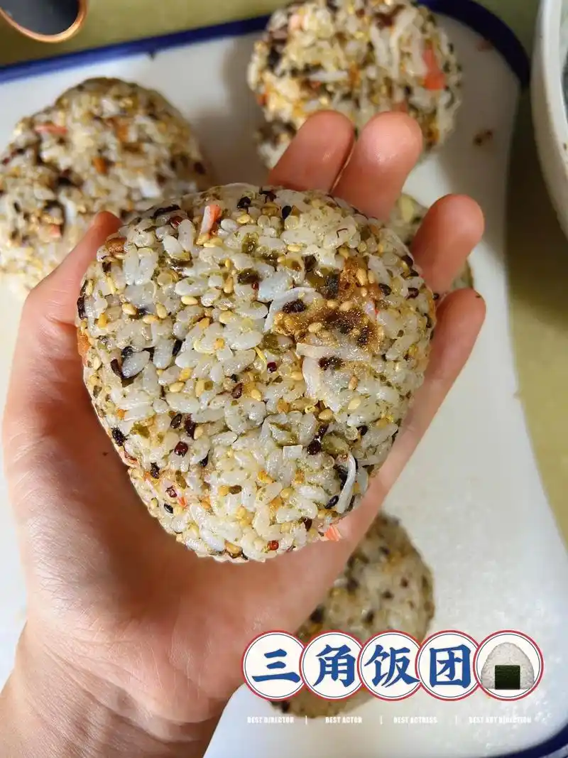 主食备餐巨方便营养海苔蟹柳三角饭团