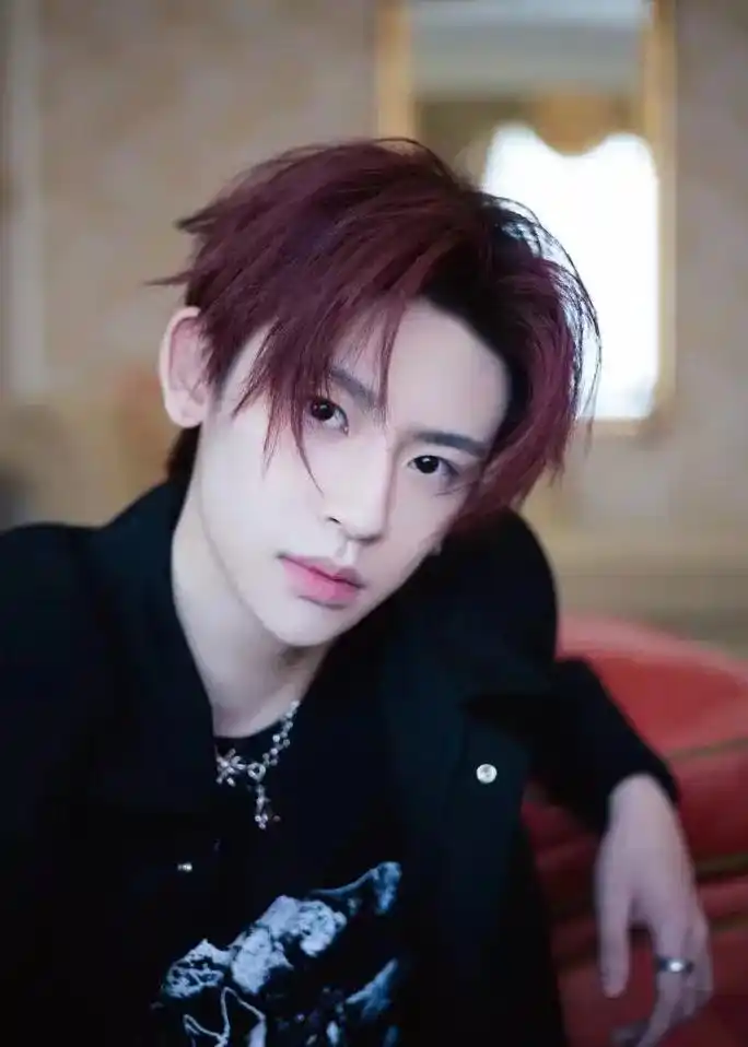 《关于你男朋友注视你的一些照片》#小鬼王琳凯 #fyp #流 - 抖音