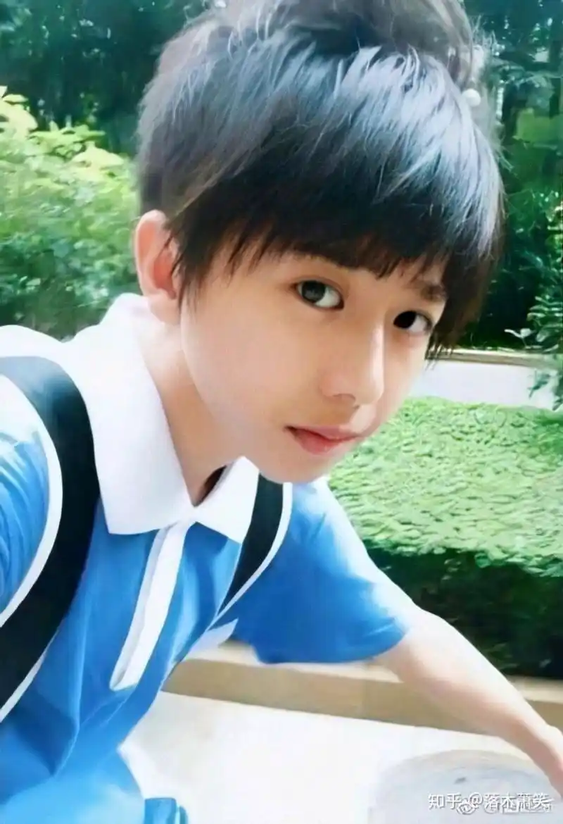 蔡徐坤原来真的是从小到大变化这么大