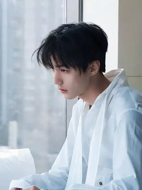 白衬衫少年——王俊凯