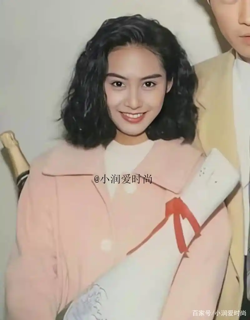 朱茵真是灵气美人:年轻时穿衣时髦,老年穿衣显高,真适合小个子