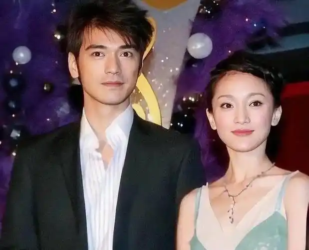 金城武当年对周迅动过心吧,只可惜周迅谈恋爱不看脸,唯爱音乐人