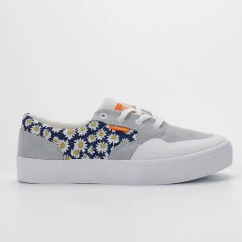 国产百元滑板鞋