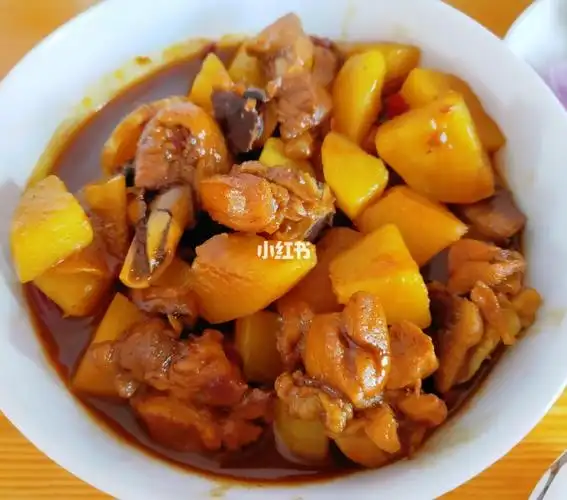 鸡腿炖土豆