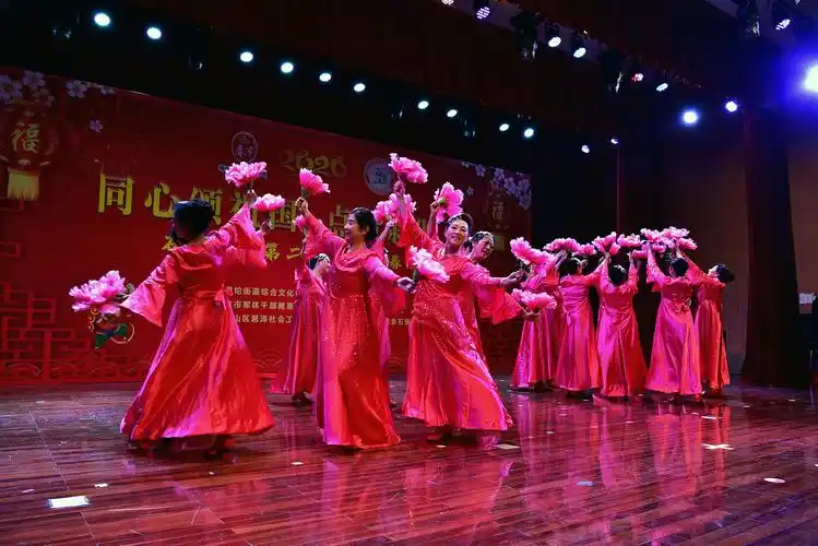 "百姓舞台 大家春晚" 文艺演出 (组照)