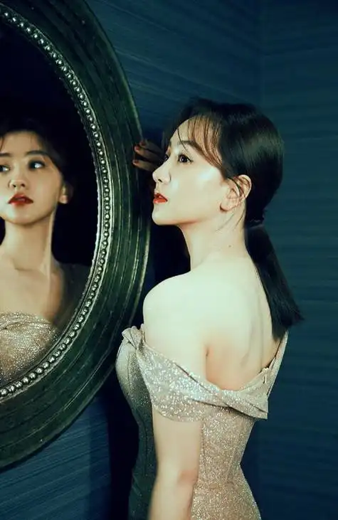 杨蓉绝美时刻身高不够身材来凑内娱最美性感花瓶