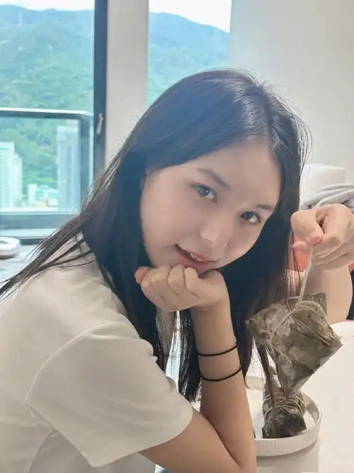 刘楚恬 小桑稚#恬宝真的长大了,时间过得好快啊,可爱的小女孩变得更