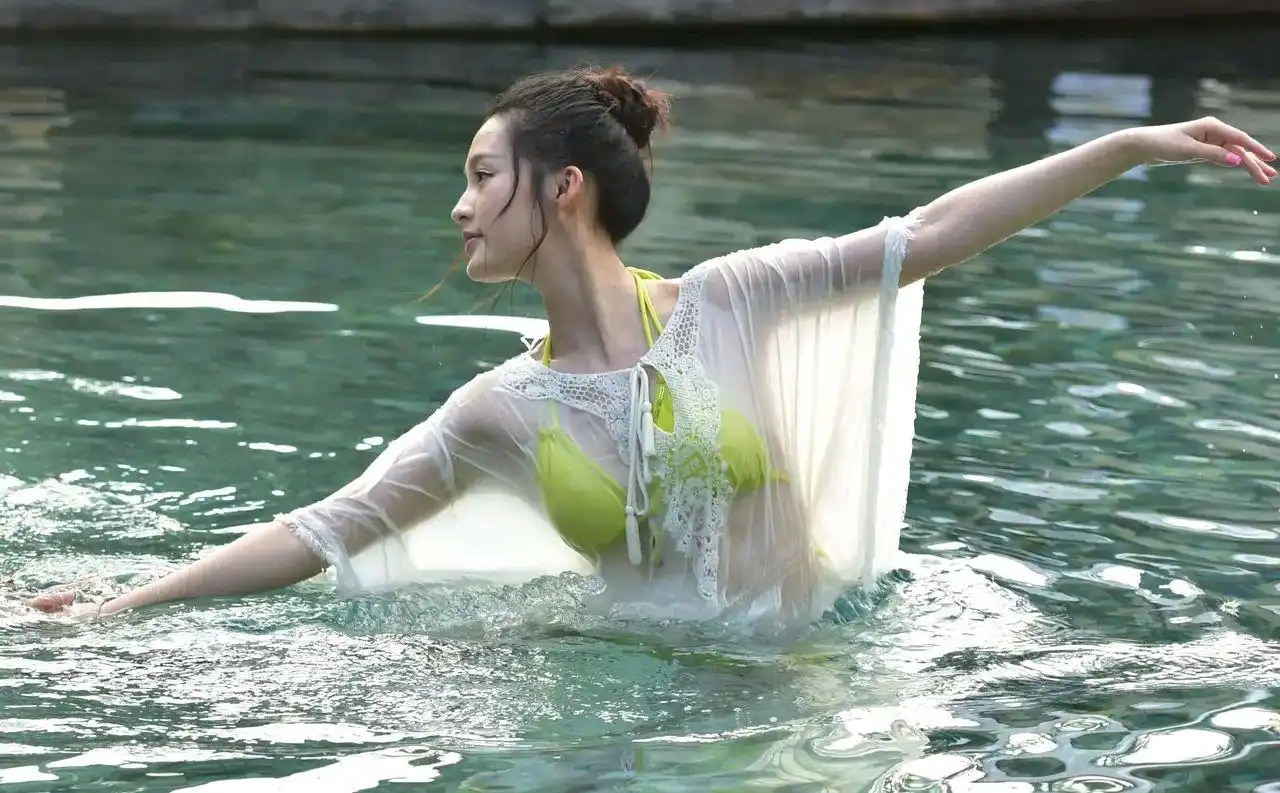 李沁综艺节目现场美图