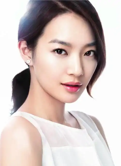 高发际线女孩告别高马尾吧,小心暴露缺点,4款发型让你更有气质