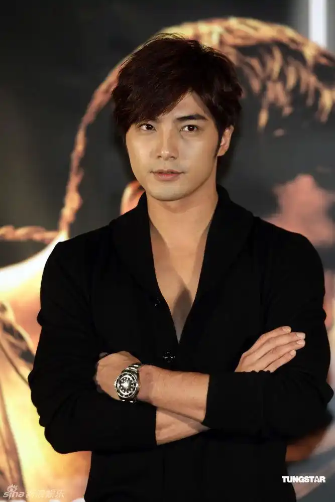 性感型男贺军翔