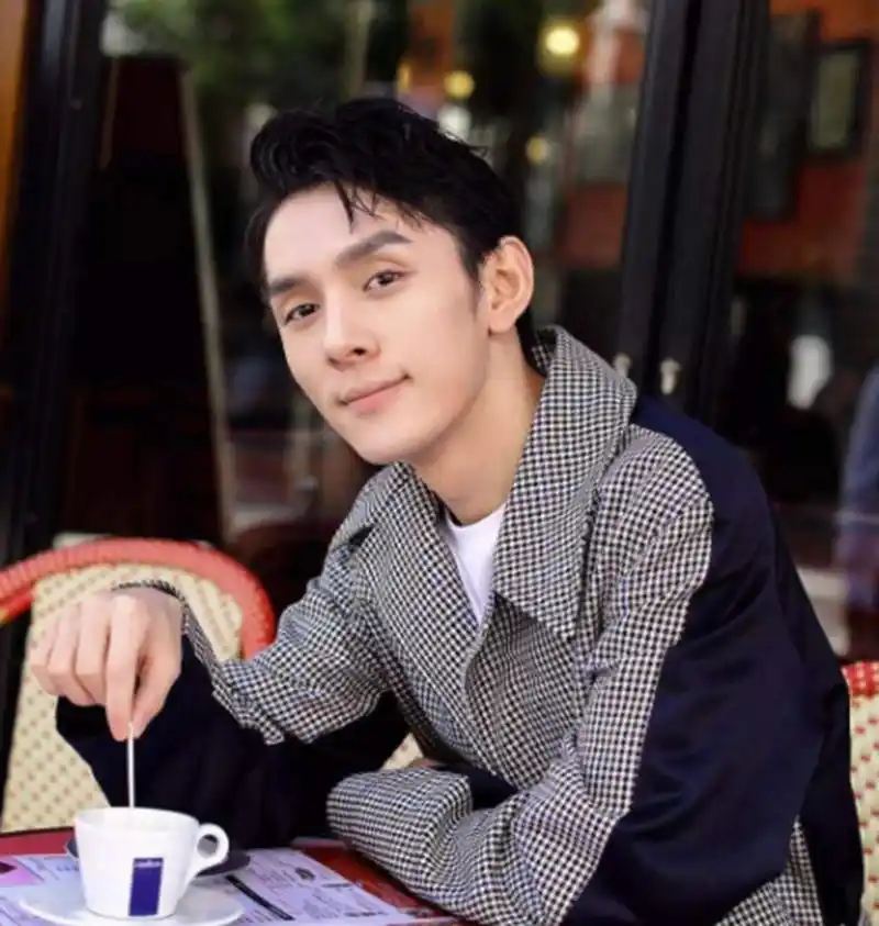 李佳琪是kol还是koc,他有什么称号